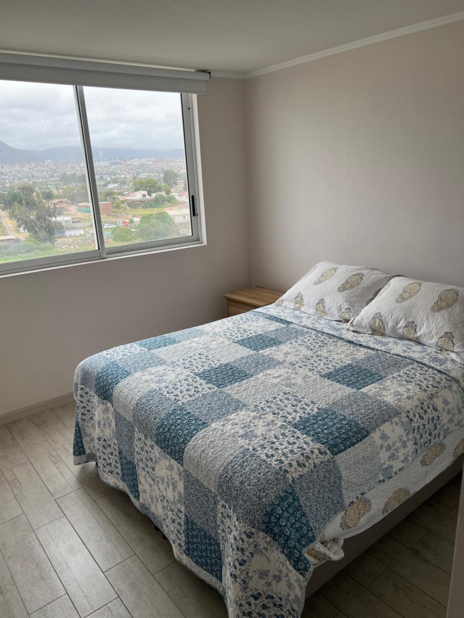 Depto Amplio En Condominio, Sector 4 Esquinas La Serena